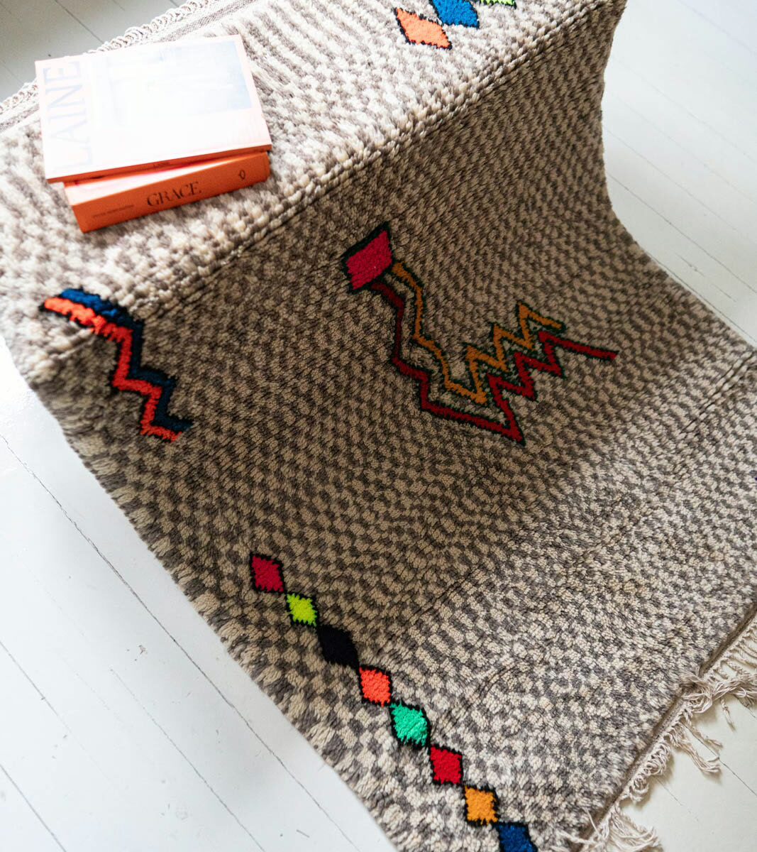 Vintage moroccan berbera rug azilal