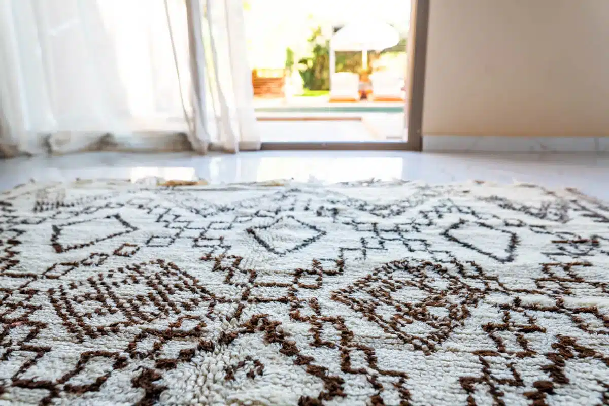 Marokkolainen Vintage Berber Beni Ouarain matto MADesign 2025